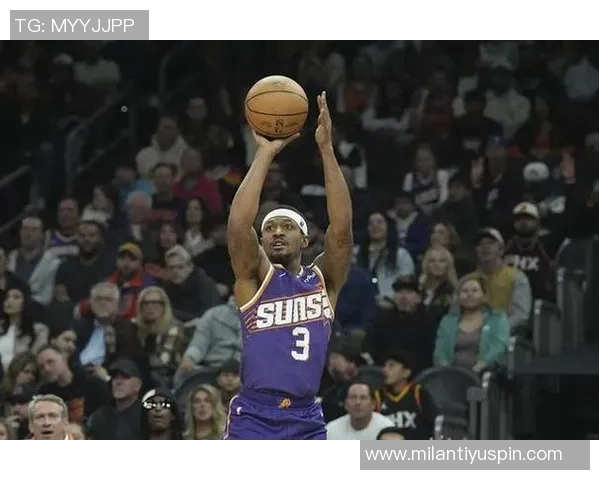 比尔首场比赛表现出色上半场完美命中率贡献12分2篮板正负值5